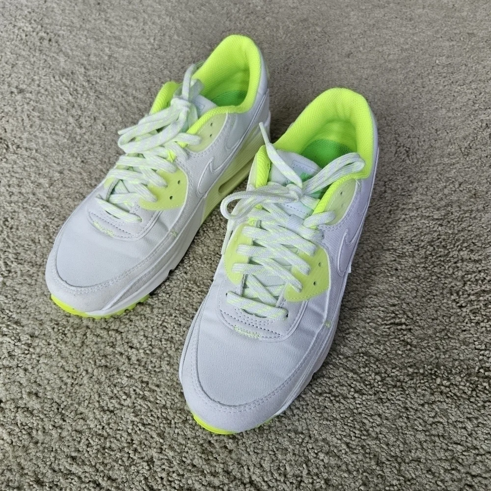 Nike excellent preowned